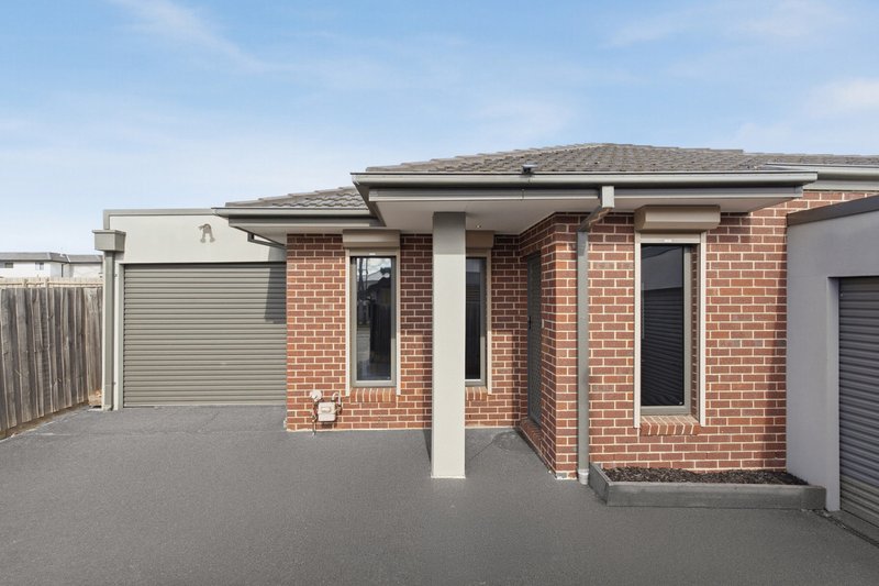Photo - 2/9 Henty Street, Reservoir VIC 3073 - Image 1
