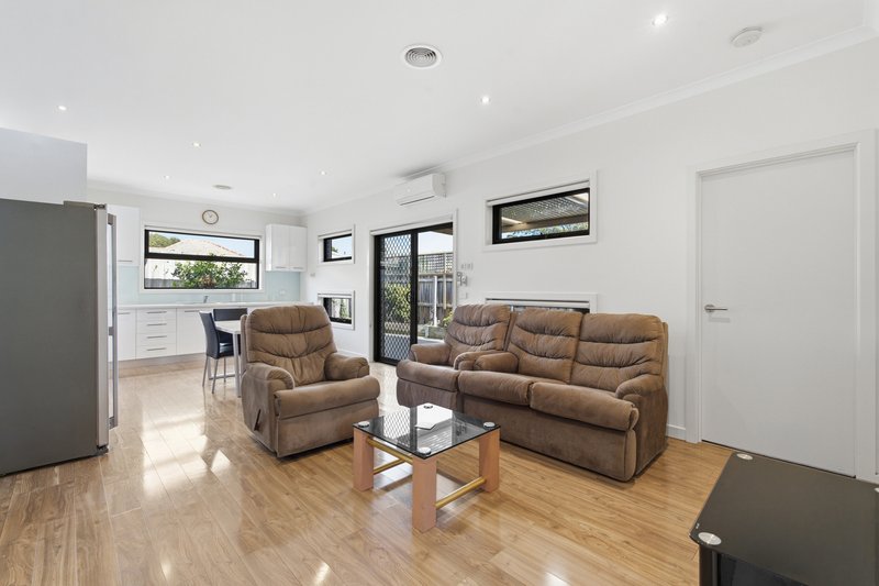 Photo - 2/9 Henty Street, Reservoir VIC 3073 - Image 3