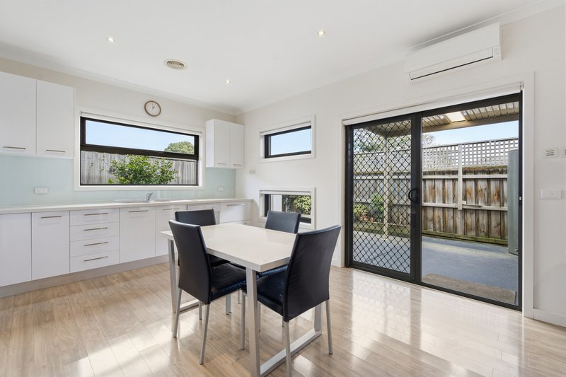 Photo - 2/9 Henty Street, Reservoir VIC 3073 - Image 4