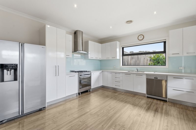 Photo - 2/9 Henty Street, Reservoir VIC 3073 - Image 5