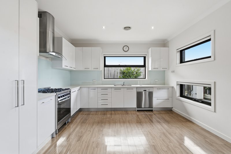 Photo - 2/9 Henty Street, Reservoir VIC 3073 - Image 6
