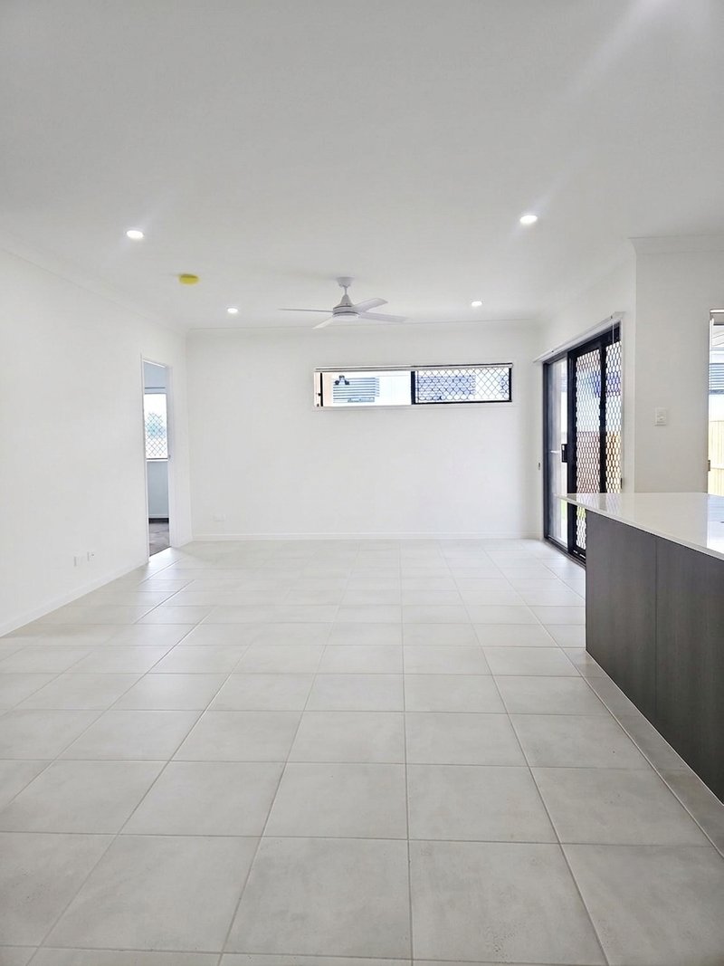 Photo - 29 Herald Street, Kallangur QLD 4503 - Image 3