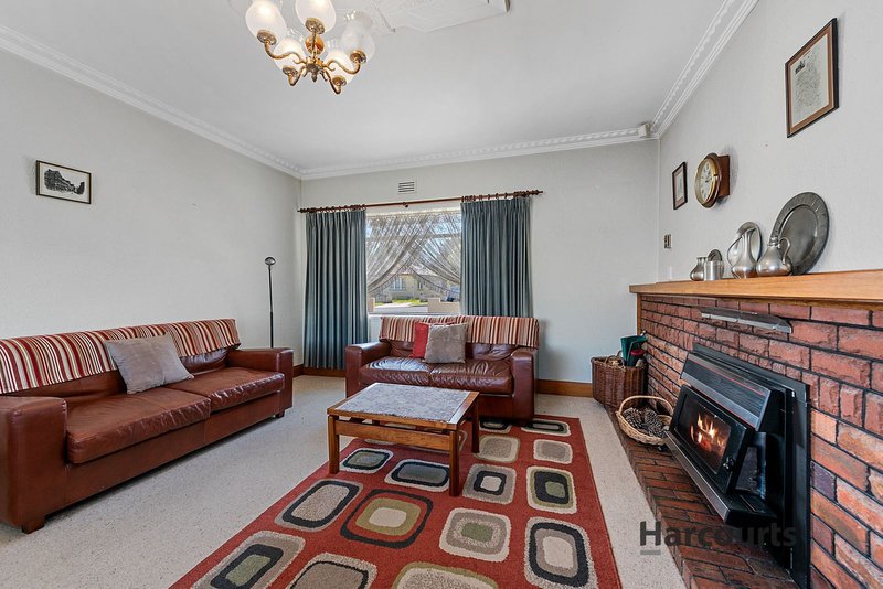 Photo - 29 Hilltop Avenue, Devonport TAS 7310 - Image 3