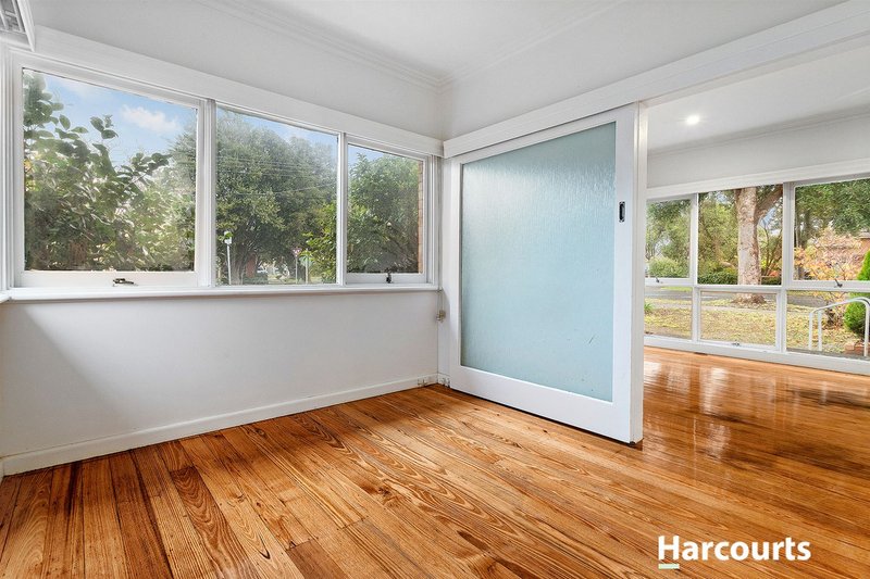 Photo - 29 Hinkler Road, Glen Waverley VIC 3150 - Image 6