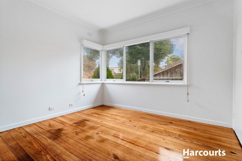 Photo - 29 Hinkler Road, Glen Waverley VIC 3150 - Image 7