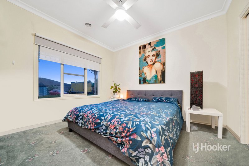 Photo - 29 Hollington Crescent, Point Cook VIC 3030 - Image 10