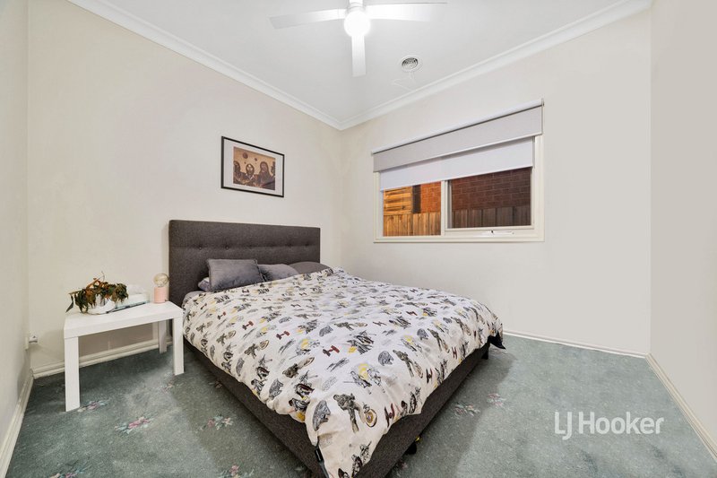 Photo - 29 Hollington Crescent, Point Cook VIC 3030 - Image 11