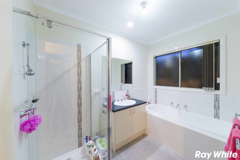 Photo - 29 Honey Myrtle Way, Cranbourne VIC 3977 - Image 4