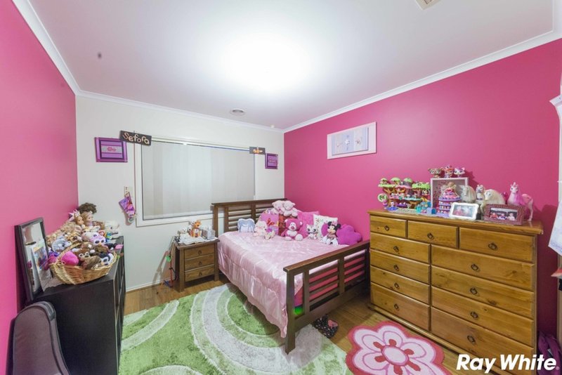 Photo - 29 Honey Myrtle Way, Cranbourne VIC 3977 - Image 5