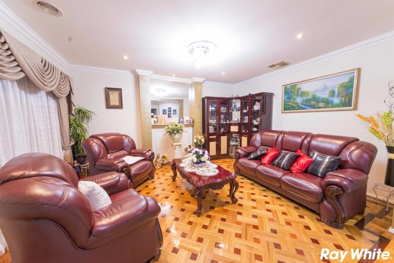 Photo - 29 Honey Myrtle Way, Cranbourne VIC 3977 - Image 9