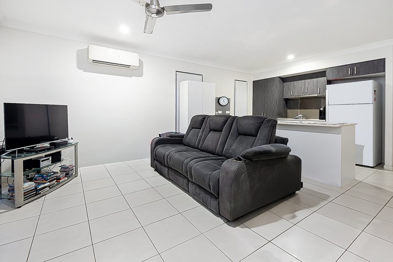 Photo - 29 Hyland Circuit, Flagstone QLD 4280 - Image 9