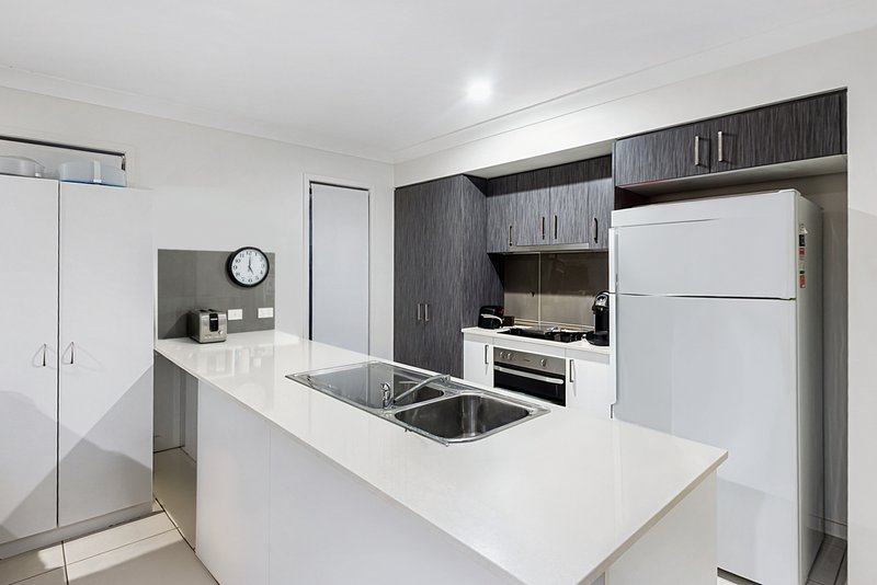 Photo - 29 Hyland Circuit, Flagstone QLD 4280 - Image 12