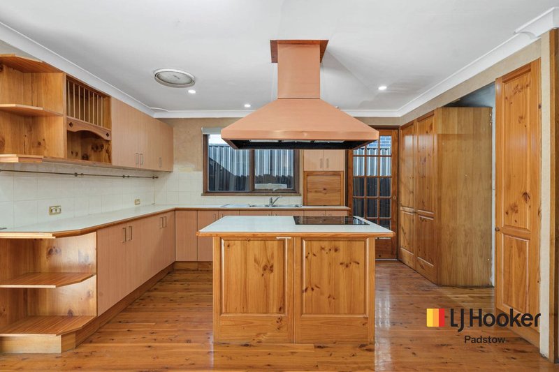 Photo - 29 Jacaranda Drive, Georges Hall NSW 2198 - Image 3