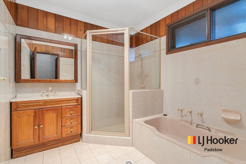 Photo - 29 Jacaranda Drive, Georges Hall NSW 2198 - Image 5