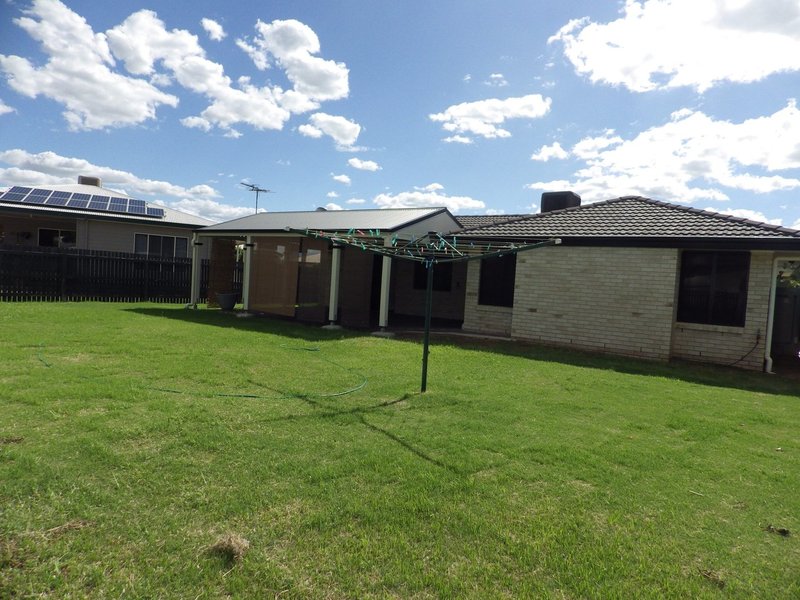 Photo - 29 Karalee Court, Roma QLD 4455 - Image 10