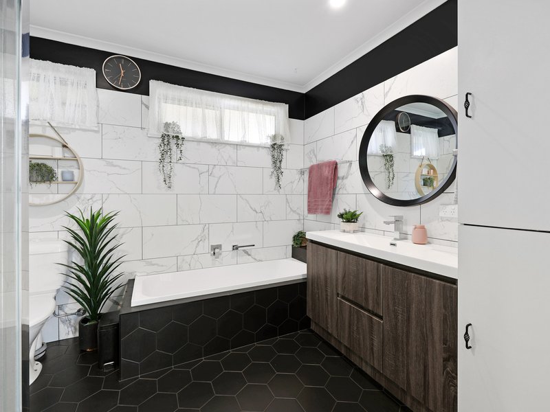 Photo - 29 Kauri Crescent, Portland VIC 3305 - Image 11