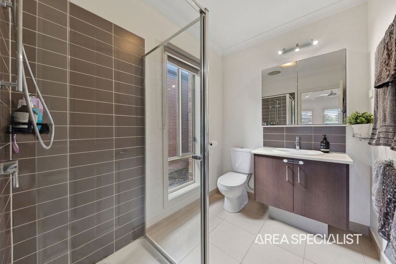 Photo - 29 Kindred Avenue, Cranbourne North VIC 3977 - Image 5