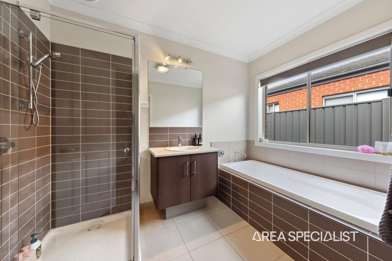 Photo - 29 Kindred Avenue, Cranbourne North VIC 3977 - Image 23