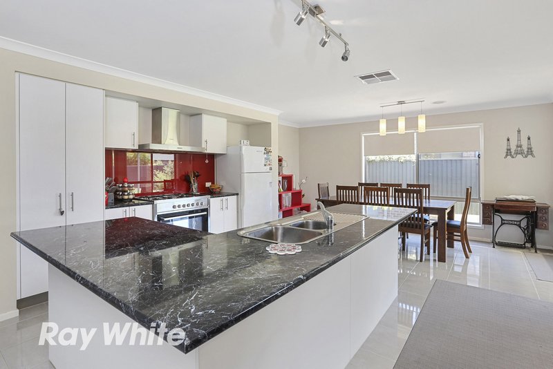 Photo - 29 Kingfisher Court, Lara VIC 3212 - Image 2