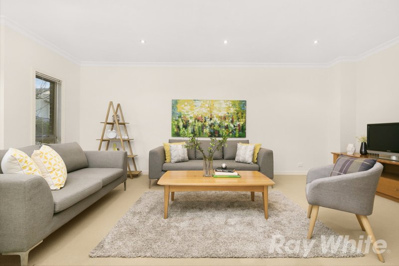 Photo - 29 Kingswood Rise, Box Hill South VIC 3128 - Image 3