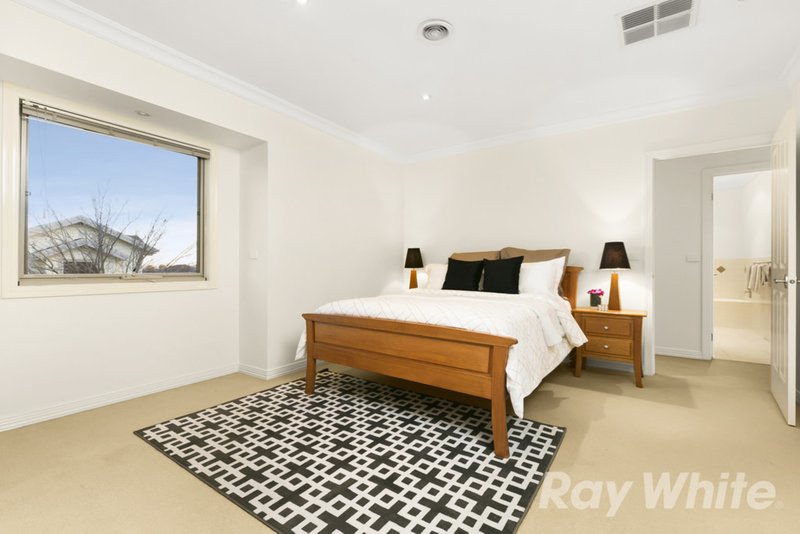 Photo - 29 Kingswood Rise, Box Hill South VIC 3128 - Image 6