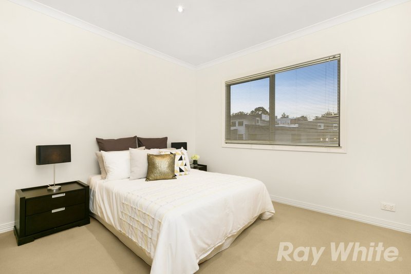 Photo - 29 Kingswood Rise, Box Hill South VIC 3128 - Image 8