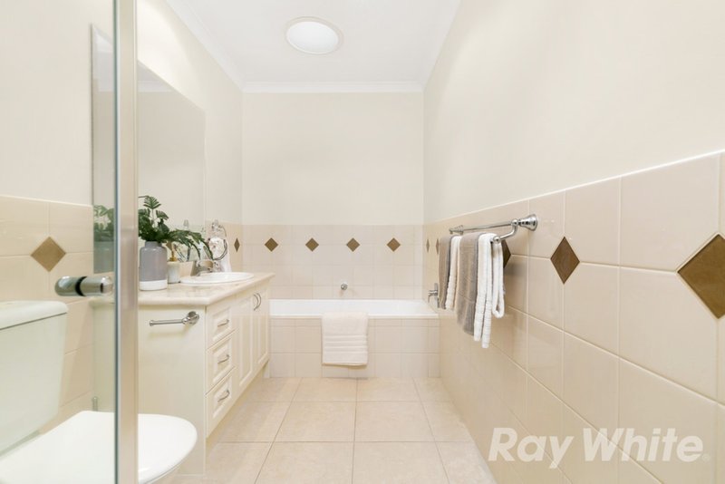 Photo - 29 Kingswood Rise, Box Hill South VIC 3128 - Image 9