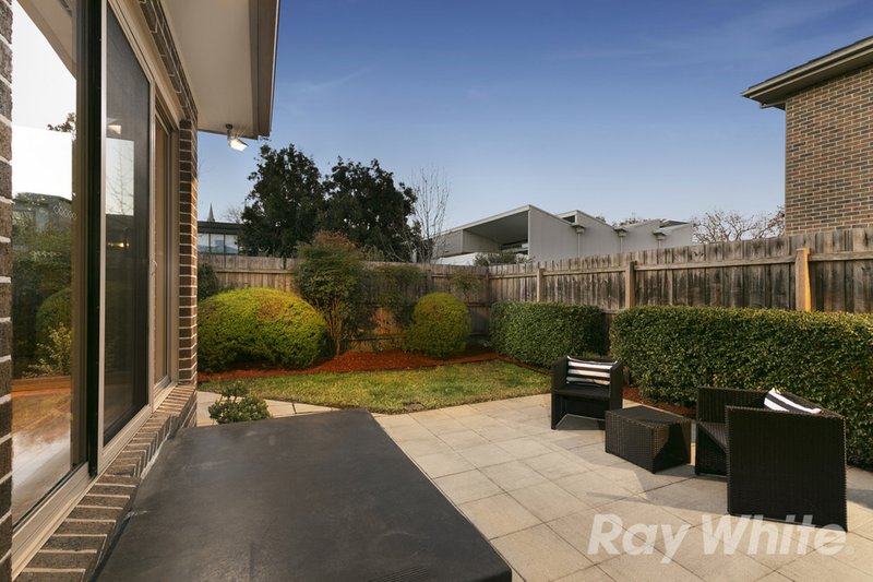 Photo - 29 Kingswood Rise, Box Hill South VIC 3128 - Image 10