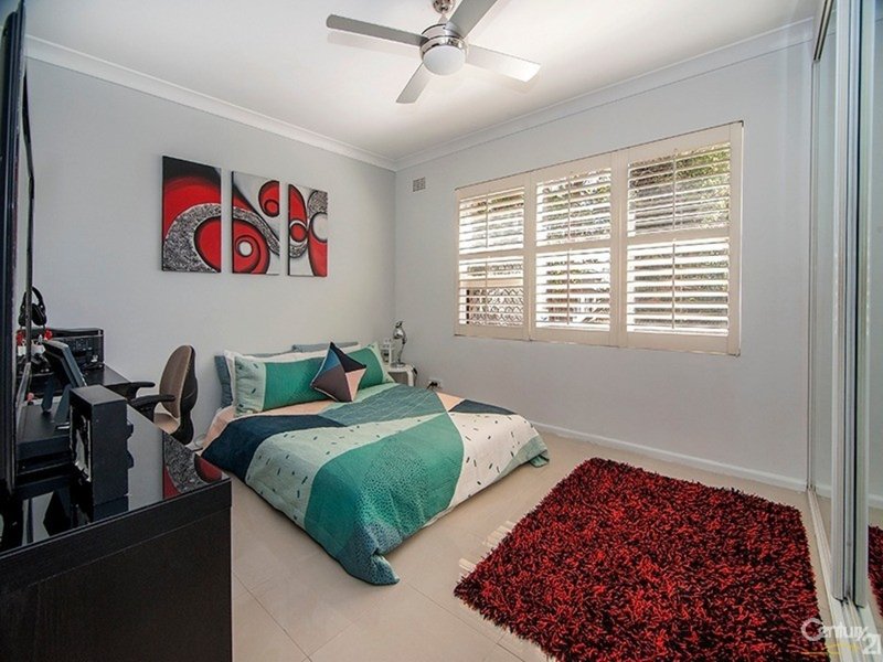 Photo - 2/9 Kiora Road, Miranda NSW 2228 - Image 3