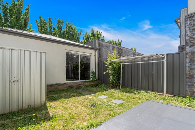 Photo - 29 Kirkstead Grove, Craigieburn VIC 3064 - Image 18