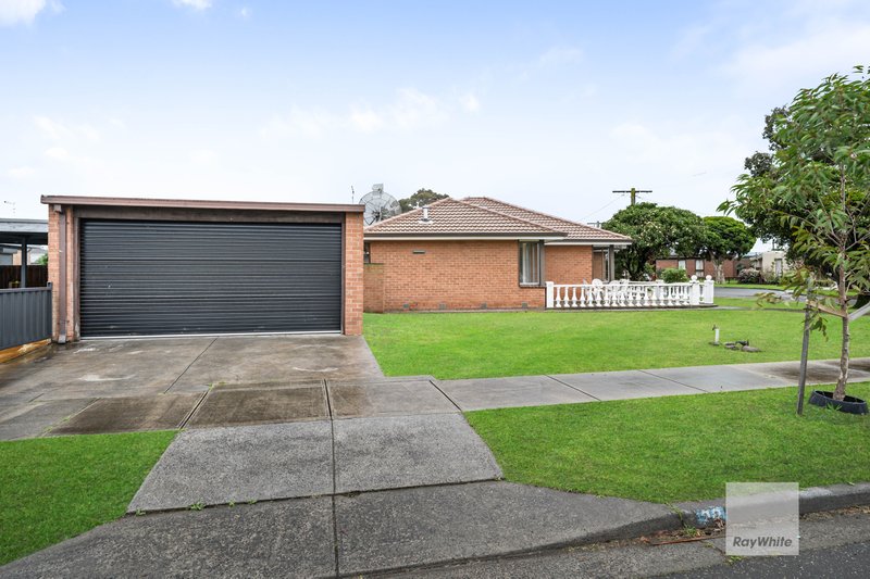 Photo - 29 Koonalda Road, Gladstone Park VIC 3043 - Image 3