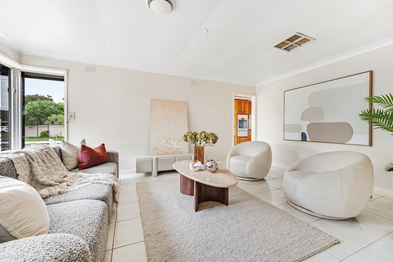 Photo - 29 Koonalda Road, Gladstone Park VIC 3043 - Image 5