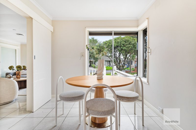 Photo - 29 Koonalda Road, Gladstone Park VIC 3043 - Image 9