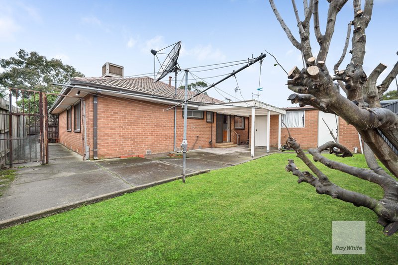 Photo - 29 Koonalda Road, Gladstone Park VIC 3043 - Image 16