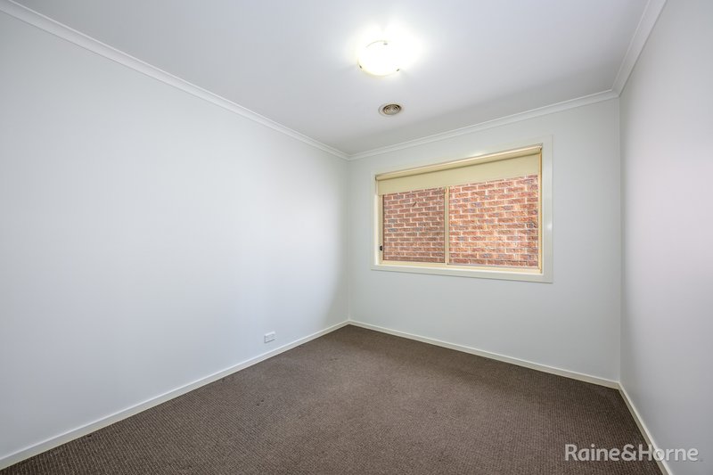 Photo - 29 La Perouse Close, Sunbury VIC 3429 - Image 10