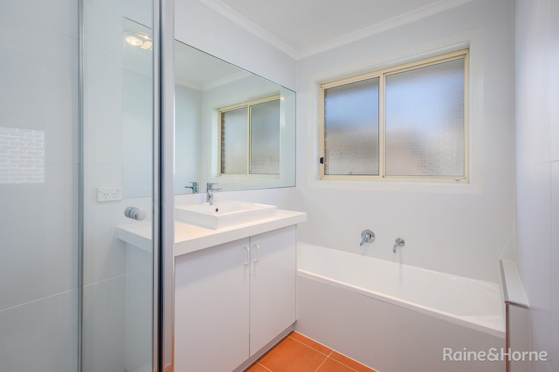 Photo - 29 La Perouse Close, Sunbury VIC 3429 - Image 11