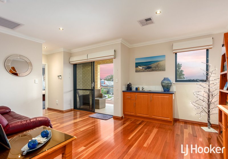 Photo - 2/9 Ladham Turn, Canning Vale WA 6155 - Image 18