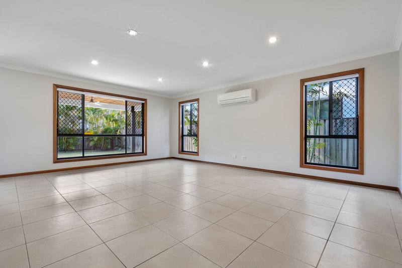 Photo - 29 Lake Breeze Drive, Windaroo QLD 4207 - Image 3