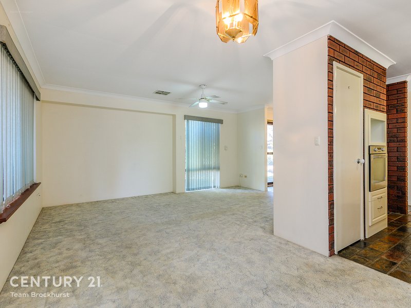 Photo - 29 Lakesend Road, Thornlie WA 6108 - Image 8