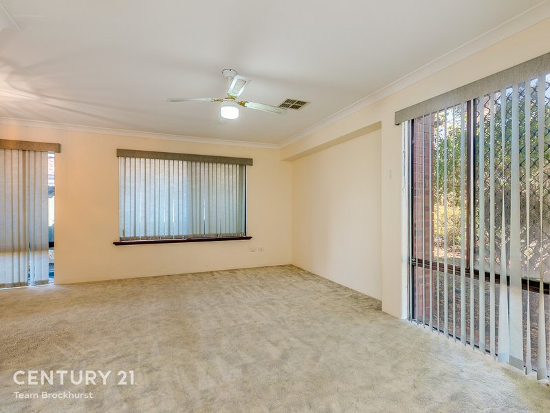 Photo - 29 Lakesend Road, Thornlie WA 6108 - Image 9