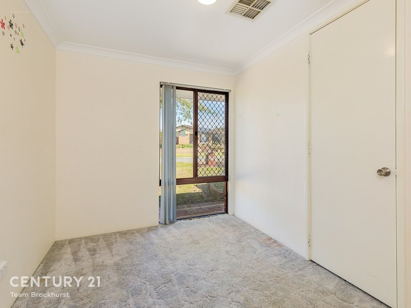 Photo - 29 Lakesend Road, Thornlie WA 6108 - Image 17