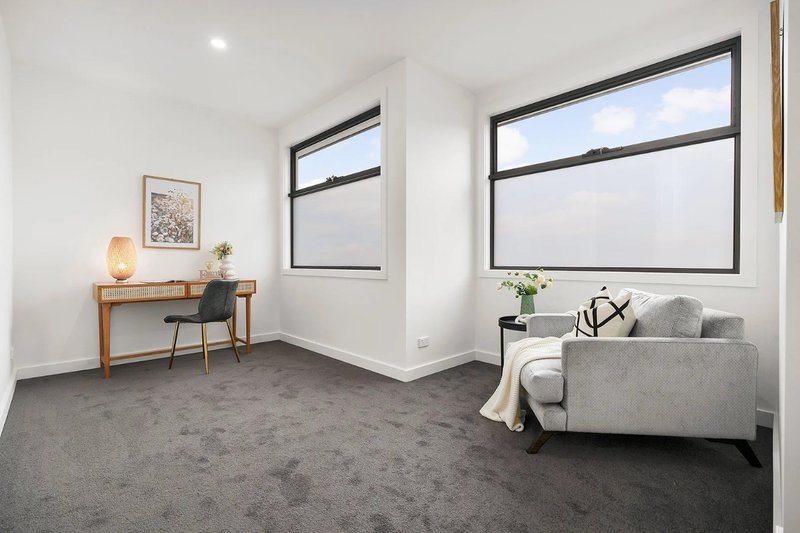 Photo - 2/9 Lance Road, Bayswater VIC 3153 - Image 4