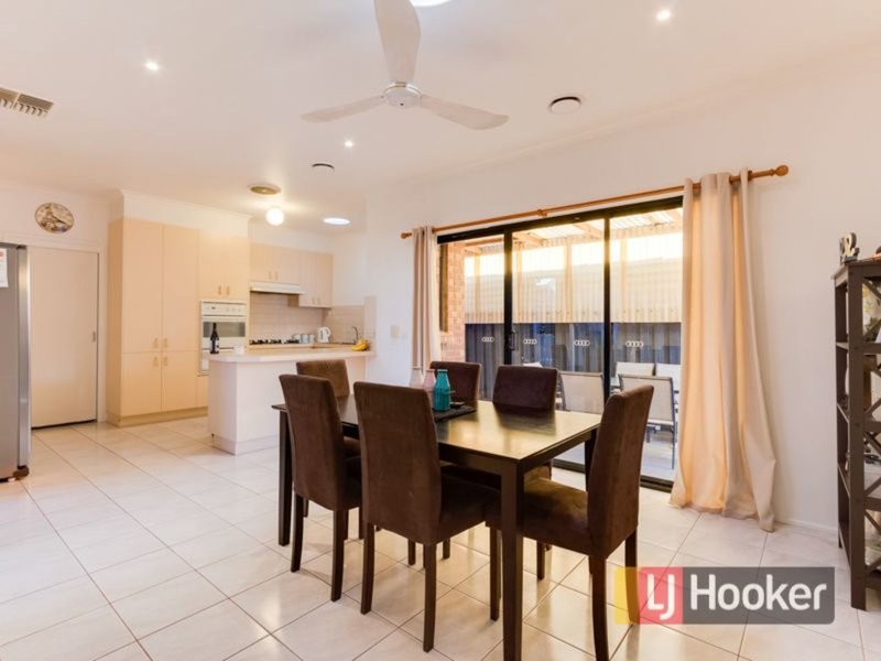 Photo - 29 Lauren Drive, Hampton Park VIC 3976 - Image 5