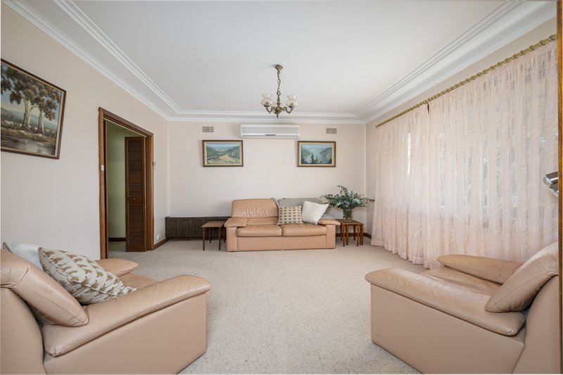 Photo - 29 Lerida Avenue, Camden NSW 2570 - Image 3