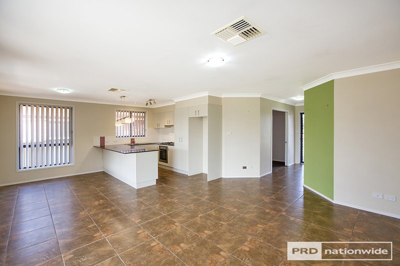 Photo - 29 Lindsay Road, Tamworth NSW 2340 - Image 2