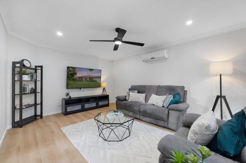 Photo - 29 Links Crescent, Joyner QLD 4500 - Image 4