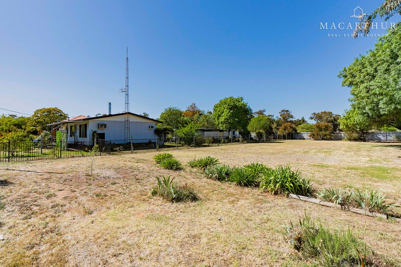 Photo - 29 Loch Street, Ganmain NSW 2702 - Image 3