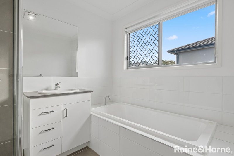 Photo - 29 Lone Pine Drive, Mernda VIC 3754 - Image 11