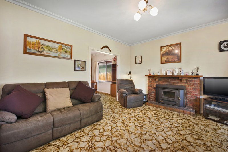 Photo - 29 Lyell Parade, Greensborough VIC 3088 - Image 2