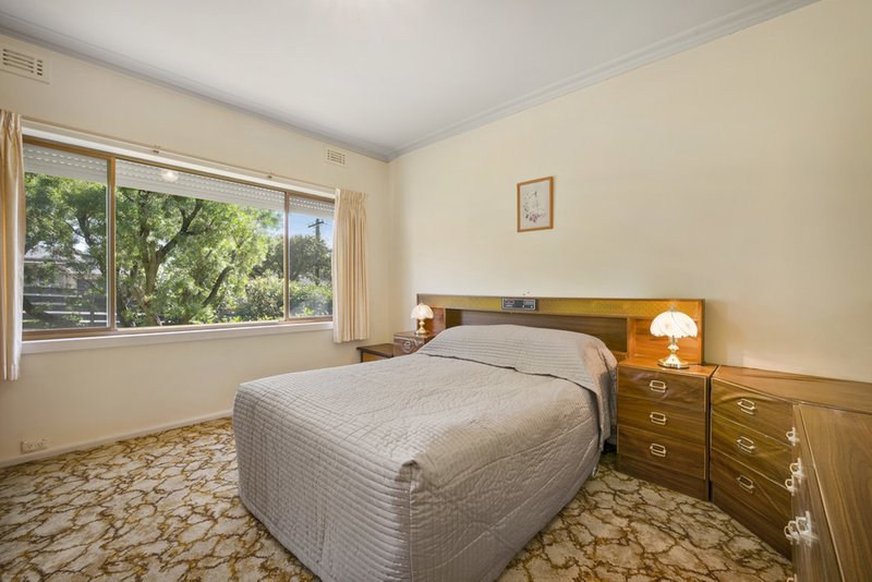 Photo - 29 Lyell Parade, Greensborough VIC 3088 - Image 4